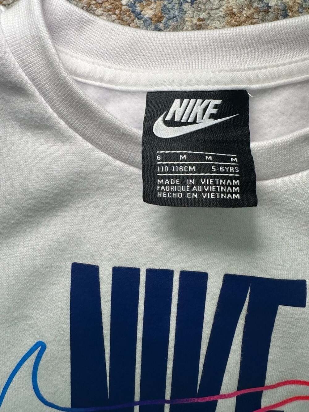 Nike Kids Vertical Logo Graphic Crewneck Sweatshirt White Size 5-6 Years - Picture 2 of 3
